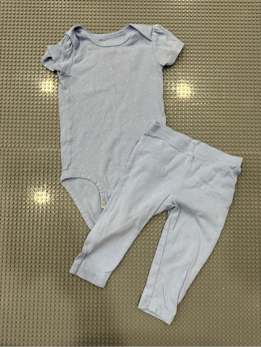 Carter’s short sleeve top and pant set size 9month